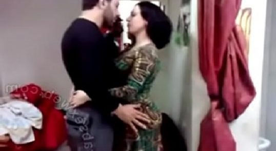 ديوث مصرى يصور مراته